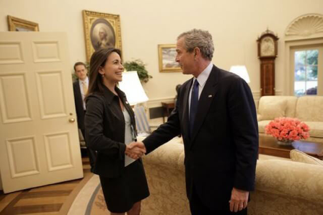 María Corina Machado y George W. Bush, en 2005.