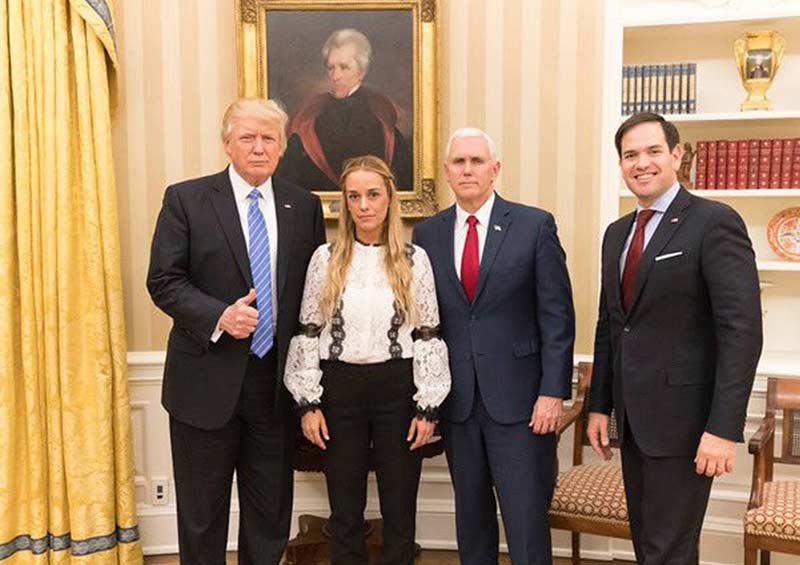 Trump, Pence y Rubio con la esposa de Leopoldo Lopez.