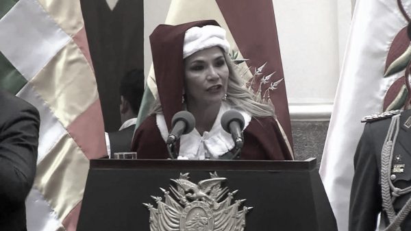 farsa de la democracia boliviana