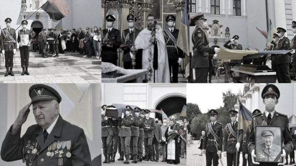 En Ucrania rinden honores a un agente de la SS nazi el día de su funeral