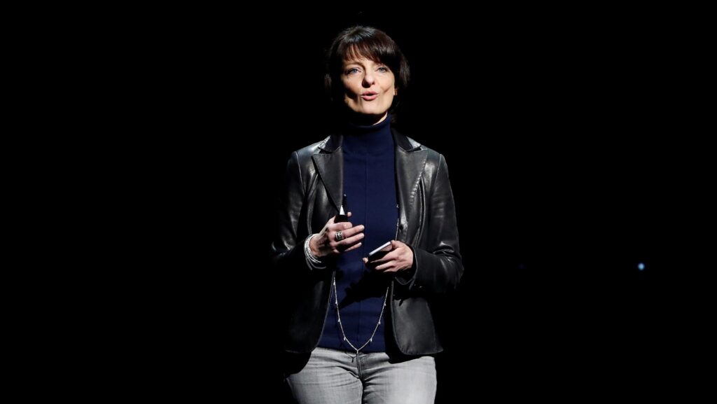 Discurso de Regina Dugan en el F8 2017 de Facebook. Fuente: YouTube.