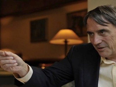 El embajador estadounidense Peter W. Galbraith, inventor del mito que presenta al presidente Saddam Hussein como un “genocida de kurdos”, recibió la tarea de aplicar el plan del entonces senador Joe Biden para dividir Irak en 3 Estados diferentes.