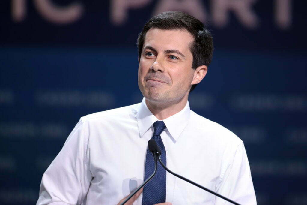 Pete Buttigieg habla en la Convención Estatal del Partido Demócrata de California 2019 en San Francisco, California, en junio de 2019. Fuente: Flickr.