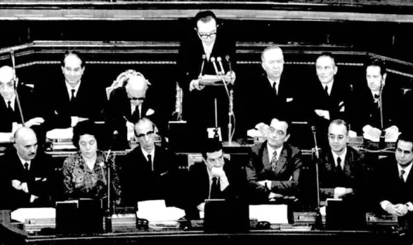 Imagen superior: Agosto de 1990, el primer ministro italiano Guilio Andreotti confiesa la existencia de la Operación Gladio en una comisión especial de investigación