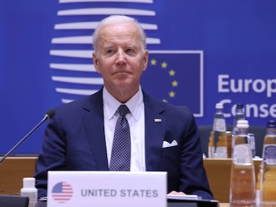 Estados Unidos no es miembro de la Unión Europea, pero el presidente estadounidense Joe Biden viajó a Europa para presidir el Consejo Europeo realizado el 24 de marzo. Según los tratados, la OTAN garantiza la seguridad de los países miembros de la Unión Europea. 