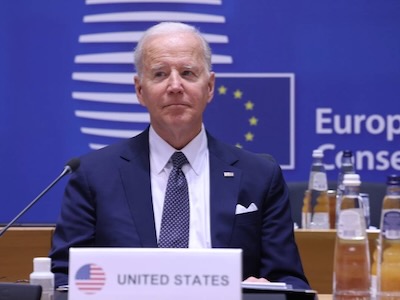 Estados Unidos no es miembro de la Unión Europea, pero el presidente ‎estadounidense Joe Biden viajó a Europa para presidir el Consejo Europeo realizado el 24 de ‎marzo. Según los tratados, la OTAN garantiza la seguridad de los países miembros de la Unión Europea. ‎