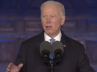 De visita en Polonia, el presidente estadounidense Joe Biden calificó al presidente ruso Vladimir Putin de “carnicero”, durante un encuentro con la prensa. Más tarde, en un discurso público, Biden exclamó: “¡Por el amor de Dios, ese hombre no puede seguir en el poder!” El Departamento de Estado ha tratado de restar importancia a esas declaraciones afirmando que Biden se refería sólo al hecho de ejercer el poder sobre los vecinos de Rusia, sin precisar dónde estaría ejerciéndose tal poder.