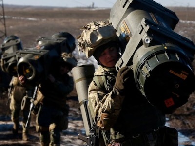 En Kosovo y en Albania se almacena hoy el doble de todo el armamento que ya se utiliza en Ucrania, antes de su envío a otro teatro de operaciones. Para los straussianos estadounidenses, la próxima derrota ante Rusia no será gran cosa. Habrá otras guerras que emprender contra otros enemigos… para mantener el negocio funcionando.