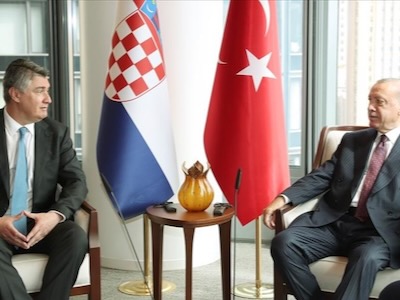 Croacia y Turquía tienen intereses comunes en los Balcanes. En esta imagen vemos al presidente croata, Zoran Milanovic, y al presidente turco, Recep Tayyip Erdogan, durante su encuentro de septiembre pasado en Nueva York.