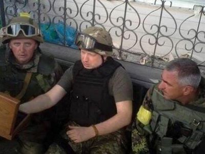 En junio de 2014, el especialista polaco en seguridad Jerzy Dziewulski y el presidente interino ucraniano Oleksandr Turchynov supervisaban juntos las operaciones contra los rebeldes del Donbass. 