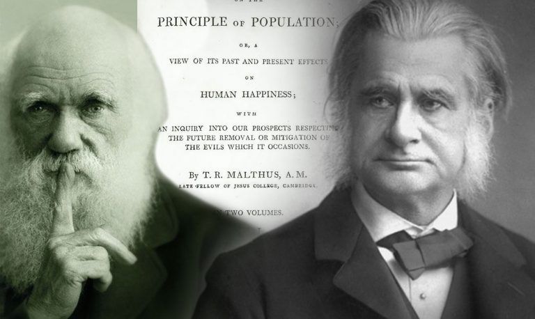 Charles Darwin y su ayudante Thomas Huxley. Entre ellos se encuentra la portada del Ensayo sobre el principio de la población de Malthus que dio a Darwin la base de su "teoría de la selección natural