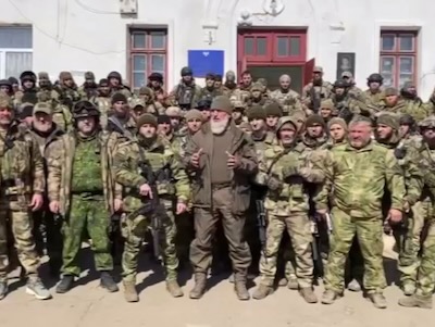 Desmintiendo a quienes predican el “choque de civilizaciones”, los ‎soldados chechenos de la Federación Rusa aplastaron a los nazis ucranianos al grito de “¡Allah ‎u Akbar!”.