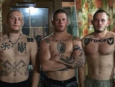 Los servicios británicos de propaganda afirman que estos tatuajes son puramente “decorativos”. 