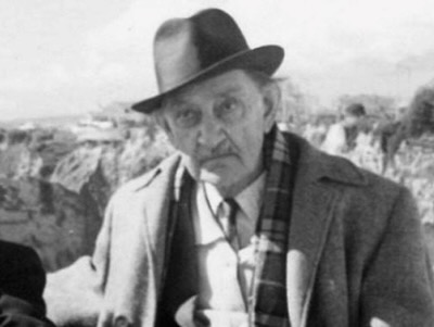Dimitro Dontsov, fue el pensador del “nacionalismo integral ucraniano”. Sus escritos son lectura obligatoria para todos los soldados nacionalistas ucranianos, principalmente para los miembros del regimiento Azov. 