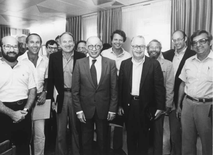 Henry Rosovsky posando con el Primer Ministro israelí Menachem Begin, Fuente: Harvard Hillel
