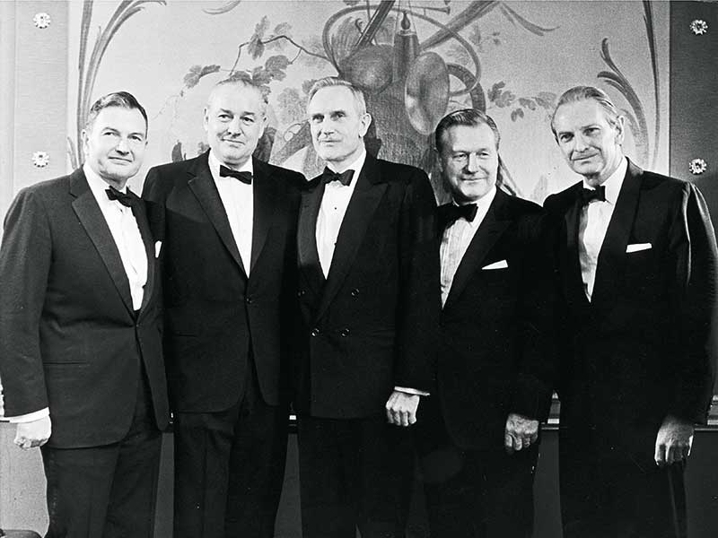 Los cinco hermanos Rockefeller. De izquierda a derecha: David, Winthrop, John D Rockefeller III, Nelson y Laurance, fuente: World Finance