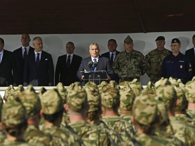 El 16 de octubre, al hacer uso de la palabra en una ceremonia de juramento de combatientes voluntarios, el primer ministro húngaro Viktor Orban subrayó: “Quien crea que esta guerra va a terminarse por negociaciones ruso-ucranianas no vive en este mundo. La realidad es diferente.” Según Orban, sólo una negociación entre Estados Unidos y Rusia podría poner fin a la contienda.