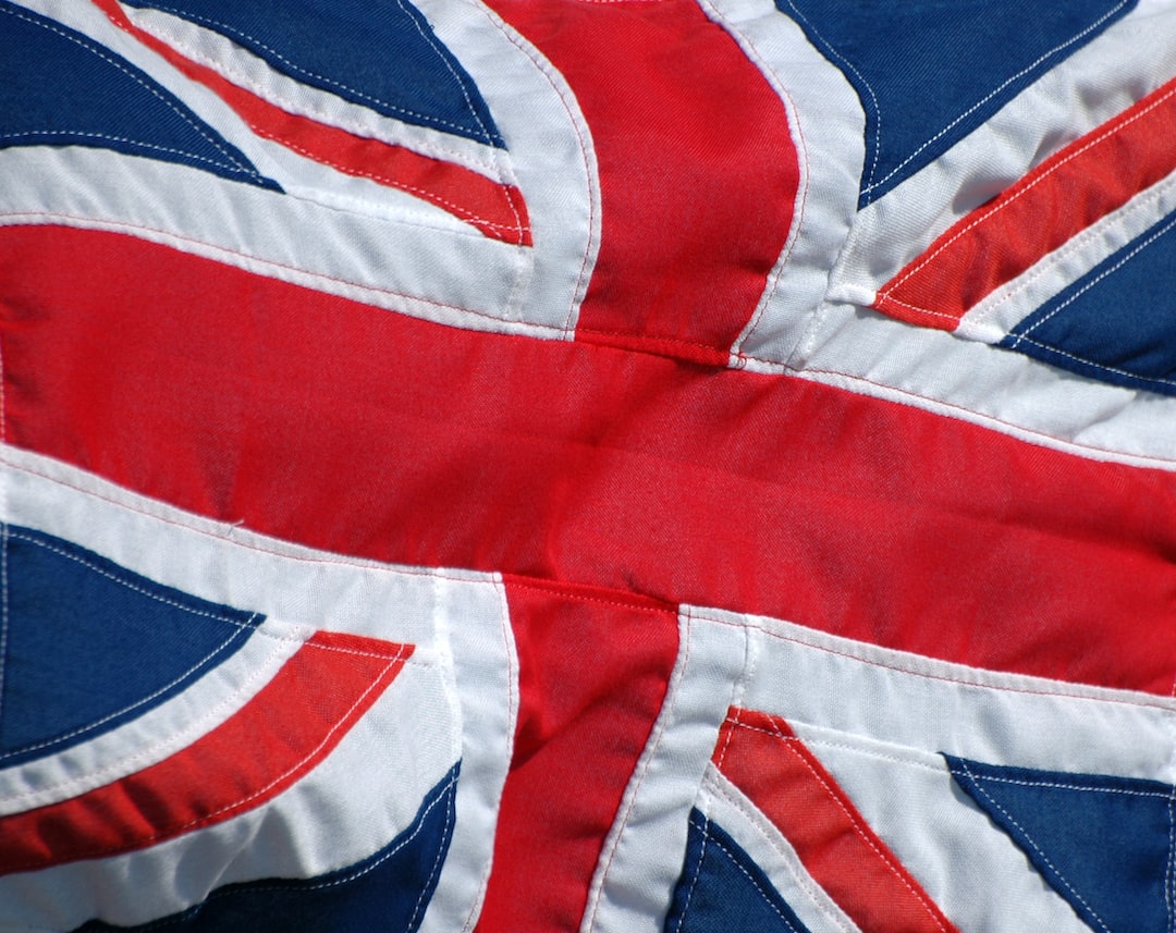 Sinceramente, ¿de quién fue la idea de que el Reino Unido se limitara a juntar un montón de banderas para hacer la Union Jack? Esto es lo que hacen los izquierdistas desquiciados cuando inventan un nuevo género.