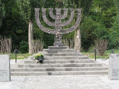 El Centro Conmemorativo del Holocausto de Babyn Yar publica 159 nombres de soldados nazis —algunos de ellos ucranianos— que asesinaron a judíos uno por uno.