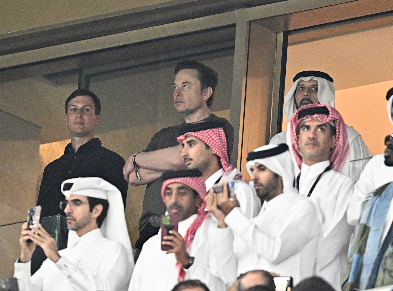 Musk, en el centro, junto al muy proisraelí Jared Kushner, a la izquierda, durante la Copa Mundial de la FIFA 2022 en Catar, el 18 de diciembre de 2022. David Niviere | Sipa vía AP Images