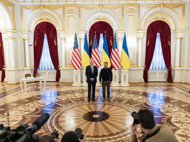 Antes de viajar por tren a Kiev, el presidente estadounidense Joe Biden pidió a Moscú garantías de que su tren especial no sería bombardeado.