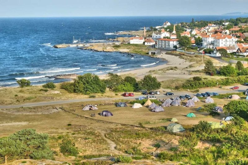 La marina de guerra de Noruega no tardó en encontrar el lugar adecuado, en ‎las aguas poco profundas de la isla danesa de Bornholm.