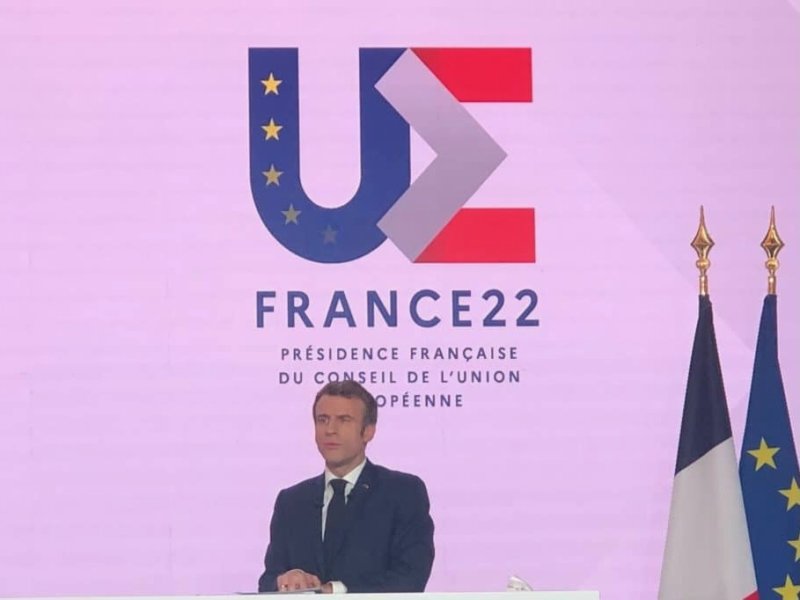 El presidente de Francia, Emmanuel Macron, utilizó el mandato de su país como presidente de la Unión Europea para reinstaurar la antigua Comunidad Europea de Defensa (CED), ahora bajo la denominación de “Brújula Estratégica”. Esta vez, el proyecto no será presentado a los parlamentos de los países miembros de la UE. Los jefes de Estado y de gobierno simplemente lo adoptan, sin discutirlo ni explicarlo a sus conciudadanos.
