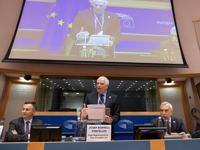 El español Josep Borrell, Alto Representante de la Unión Europea para Asuntos Exteriores y Política de Seguridad, en el Foro Robert Schumann sobre Seguridad y Defensa. 