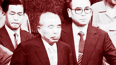 Yoshio Kodama, el primer “padrino” de los yakuzas, desempeñó un papel ‎importante en el militarismo japonés. Encarcelado después de la Segunda Guerra Mundial, ‎Yoshio Kodama, se vio beneficiado por el viraje político de Estados Unidos. Fundó ‎el Partido Liberal, en cuyas filas se formaron el ex primer ministro Shinzo Abe y el actual jefe ‎del gobierno japonés, Fumio Kishida. Kodama dirigió en secreto numerosas operaciones de ‎la CIA en Japón y fue miembro de la Liga Anticomunista Mundial cuando esa organización ‎tenía como presidente a la ucraniana Slava Stetsko, la redactora del artículo 16 de la actual ‎Constitución de Ucrania.
