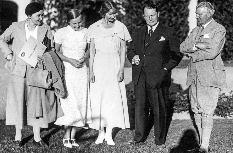 Pie de foto; Foto de Birgitta, Mary, Hermann Göring y Eric von Rosen en Rockelstad en Suecia 1933