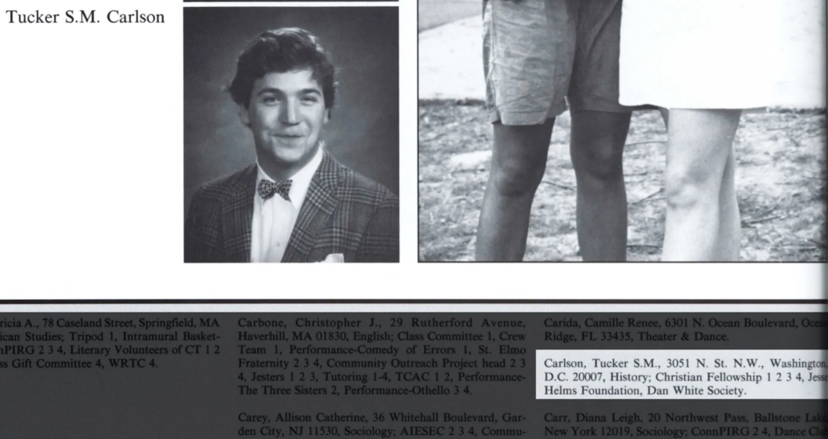 Un Carlson con pajarita en su anuario universitario de 1991, miembro de la Fundación Jesse Helms y de la sociedad Dan White.