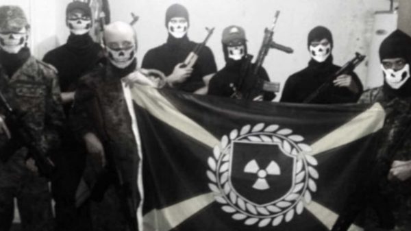 Crece la amenaza terrorista neonazi al igual que el número combatientes fascistas que regresan a Francia