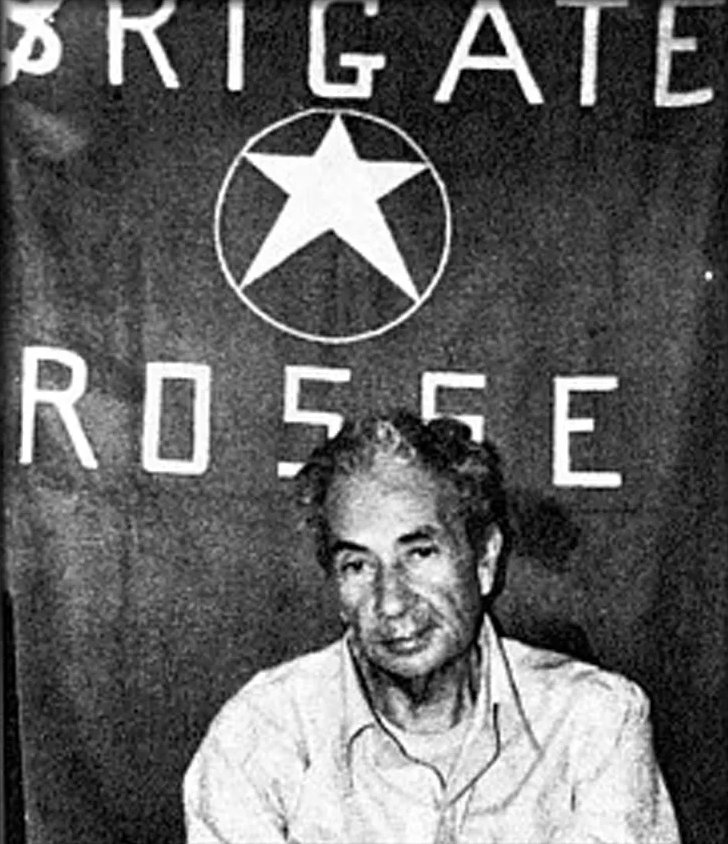 Foto del condenado primer ministro italiano Aldo Moro durante su cautiverio en las Brigadas Rojas.