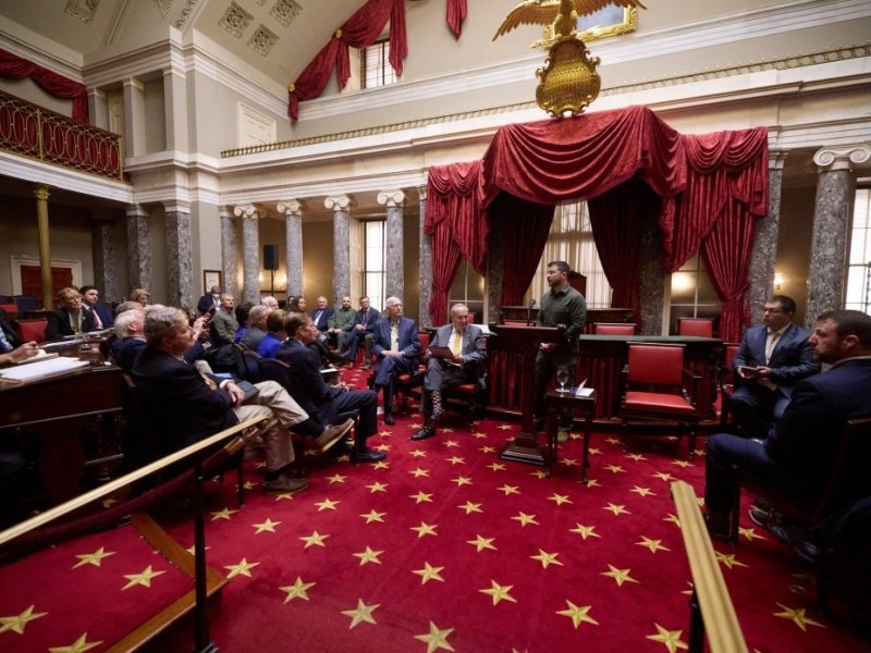 En vez de pronunciar un nuevo discurso ante el Congreso de Estados Unidos, el presidente Zelenski tuvo que conformarse esta vez con una reunión a la que asistieron sólo algunos congresistas.