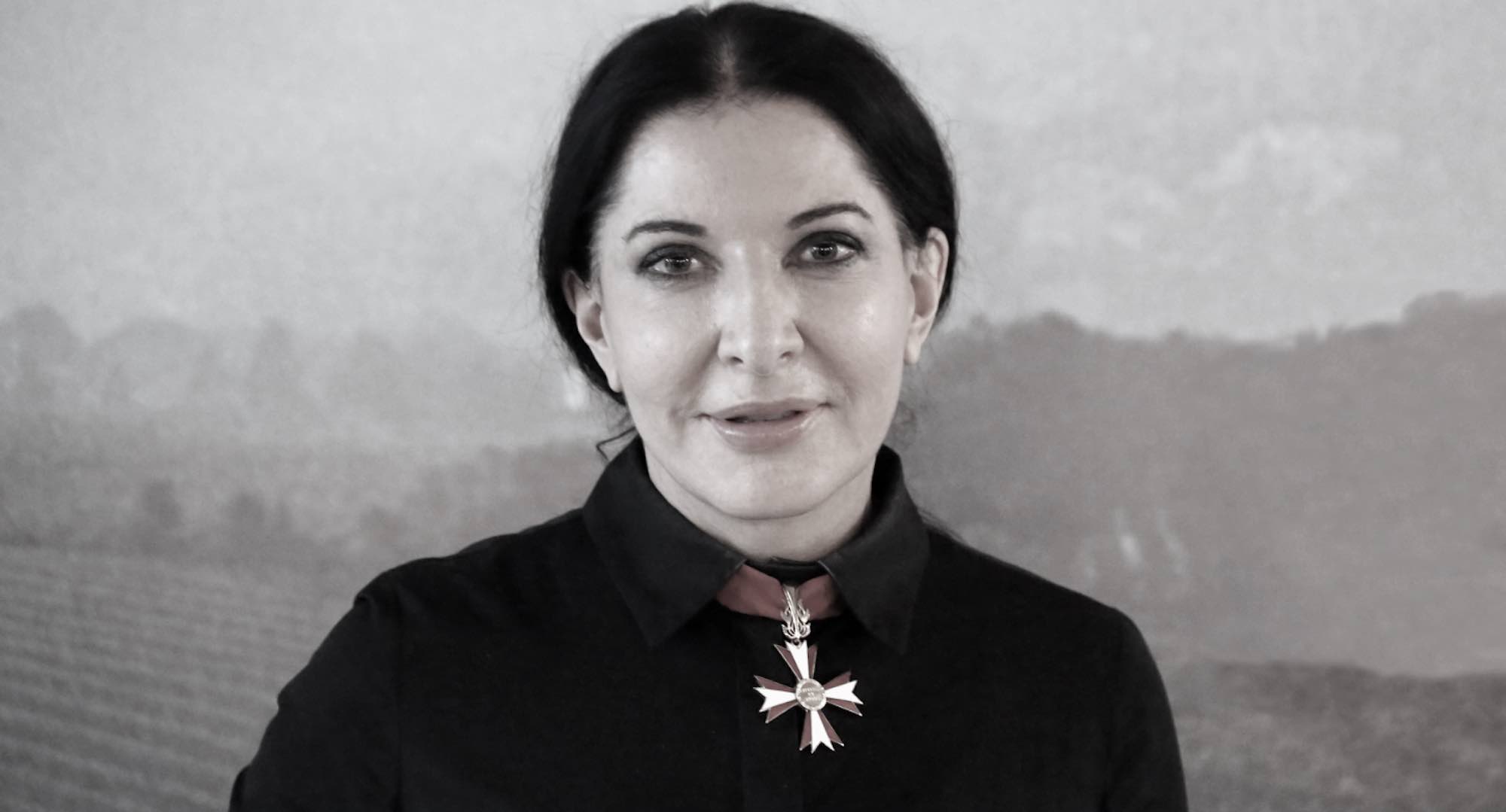 Zelensky pide a la bruja satánica Marina Abramovic que sea embajadora de Ucrania