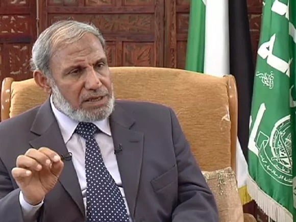 Mahmud Al-Zahar, es el Guía de la rama palestina de la Hermandad Musulmana, o sea del Hamas. Su autoridad cuenta con el reconocimiento simultáneo del ala política del Hamas y de su ala combatiente. El 22 de diciembre de 2022, Mahmud Al-Zahar declaraba que “el Estado hebreo es sólo el primer objetivo. El planeta entero estará pronto bajo nuestra ley”.