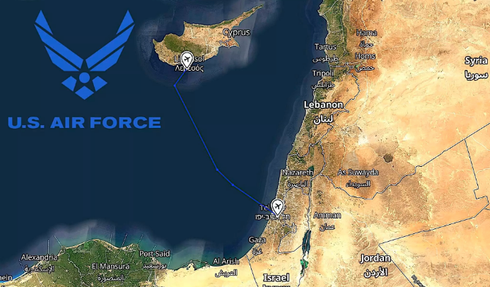 Trayectoria de vuelo de un avión de transporte militar C-295 de la Fuerza Aérea estadounidense que voló el miércoles de RAF Akrotiri a Tel Aviv. (Captura de pantalla: RadarBox)