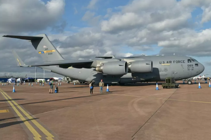 Un avión de transporte militar C-17 de la Fuerza Aérea de EE. UU. Estos aviones, operados por el ejército estadounidense, han llegado a la RAF Akrotiri desde bases estadounidenses en España y Alemania desde que Israel comenzó a bombardear Gaza. (Foto: Creative Commons)