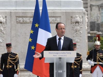 Foto: En su discurso de investidura como presidente de Francia, Francois Hollande tomó como personalidad de referencia a Jules Ferry (1832-1893), apologista del colonialismo francés. Como presidente, Francois Hollande designó jefe de su estado mayor particular al general Benoît Puga, quien, lejos de ser un militar corriente, era un soldado del colonialismo –participó en la aventura militar francesa de Kolwezi, supervisó la construcción del Muro de Separación en Palestina y, antes del mandato presidencial de Hollande, ya había sido jefe del estado mayor particular del presidente anterior, Nicolas Sarkozy.
