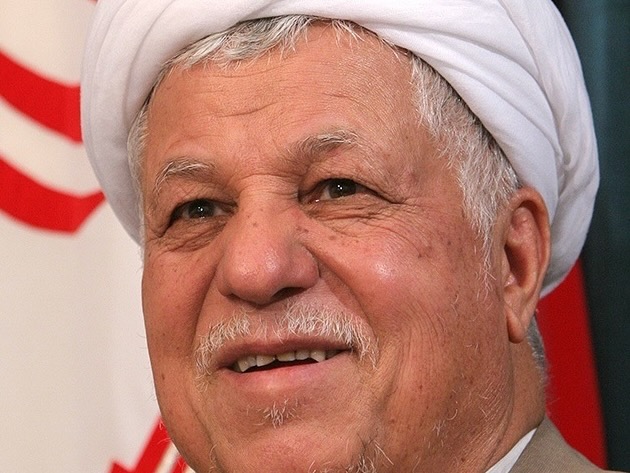 El proestadounidense ex presidente iraní Hachemi Rafsandjani llegó a ser el hombre más rico de su país gracias al tráfico de armas que organizó con el estadounidense Elliott Abrams. Posteriormente, Rafsandjani envió soldados iraníes a luchar bajo las órdenes de la OTAN en Bosnia-Herzegovina y partipó en la revolución de color orquestada para derrocar a su sucesor, el presidente Mahmud Ahmadineyad.
